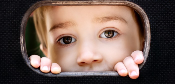 the child looks into the well