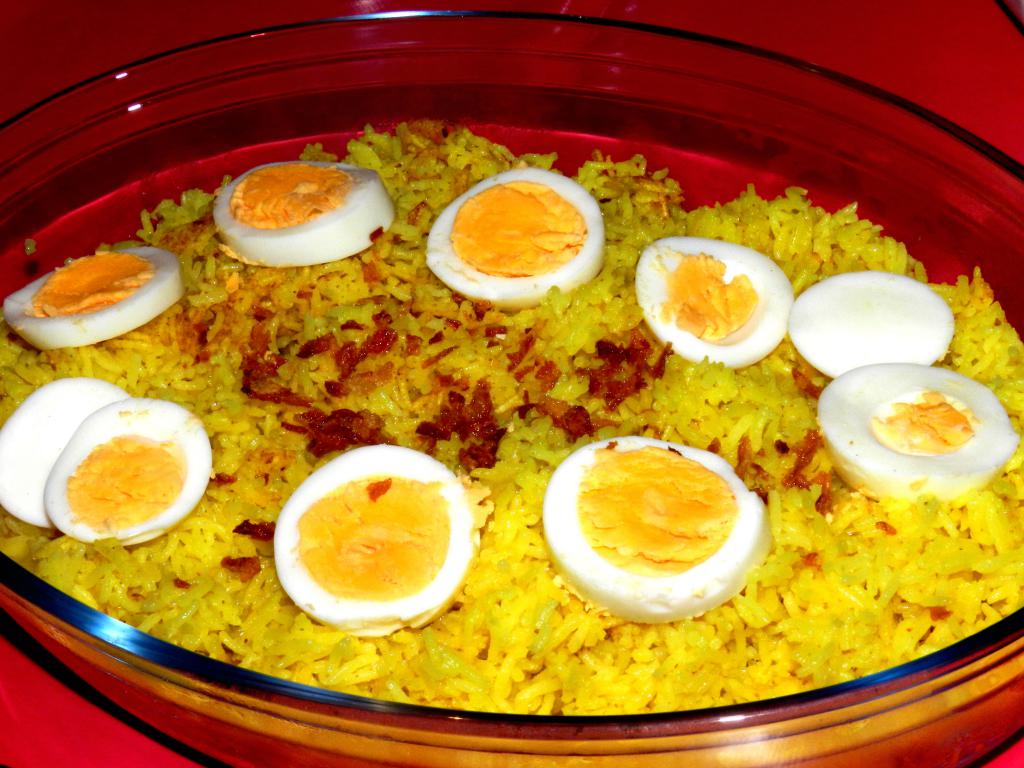 Желтый рис с яйцами