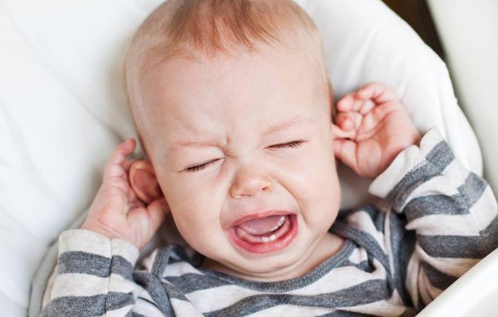 У ребенка болят уши