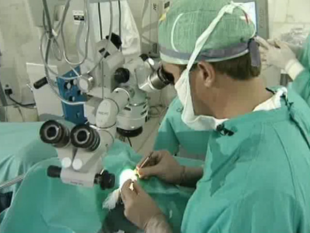 Что делать после операции по замене хрусталика. Микрохирургия катаракты. Микрохирургия сетчатки. Операция по замене хрусталика глаза.