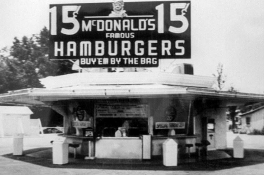 Самый первый Макдональдс в США