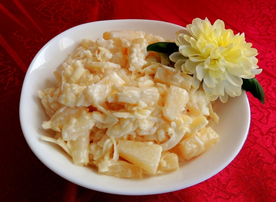 Салат «Дамский» с ананасом и сыром