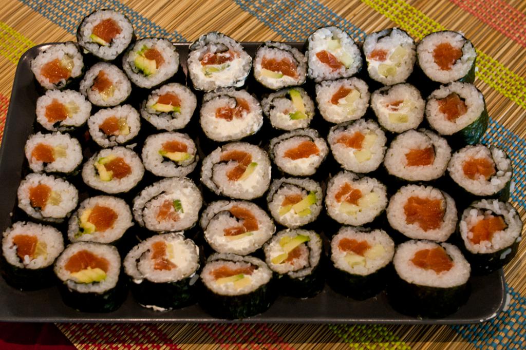 суши с разной начинкой