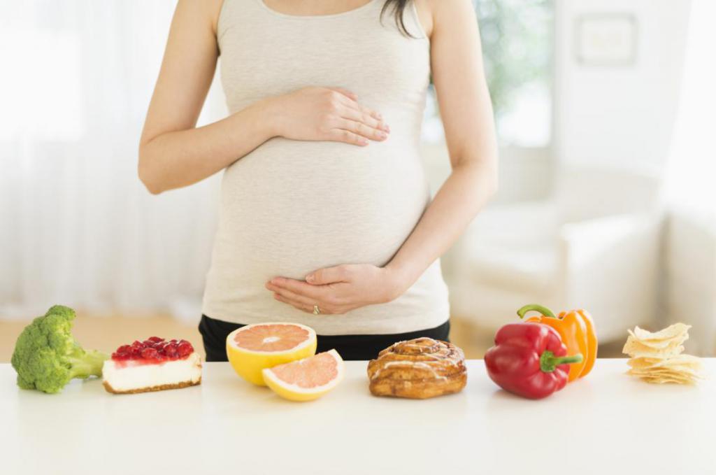 Будущей маме необходимо правильно питаться для здоровья малыша