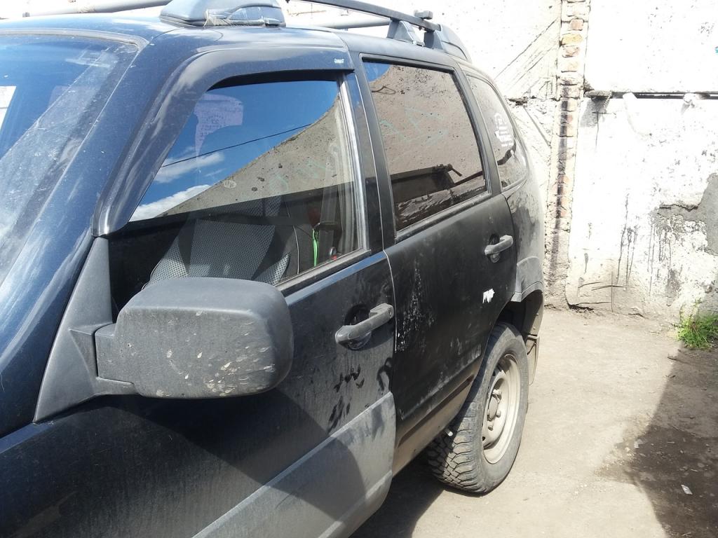 Chevrolet Niva car in need of repainting