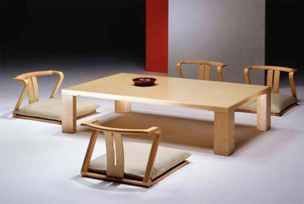 японский столик со стульями
