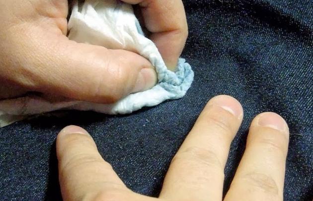 очистить одежду от масляной краски