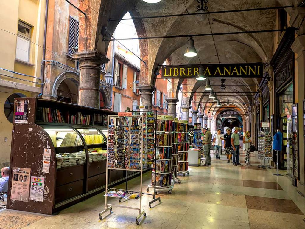 indoor galleries in Bologna