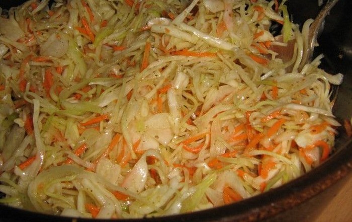 Рецепт капусты быстрого приготовления с уксусом. Салат из капусты с морковью с уксусом. Капустный салат с уксусом. Салат с капустой и морковью с уксусом. Капуста с морковкой и уксусом.