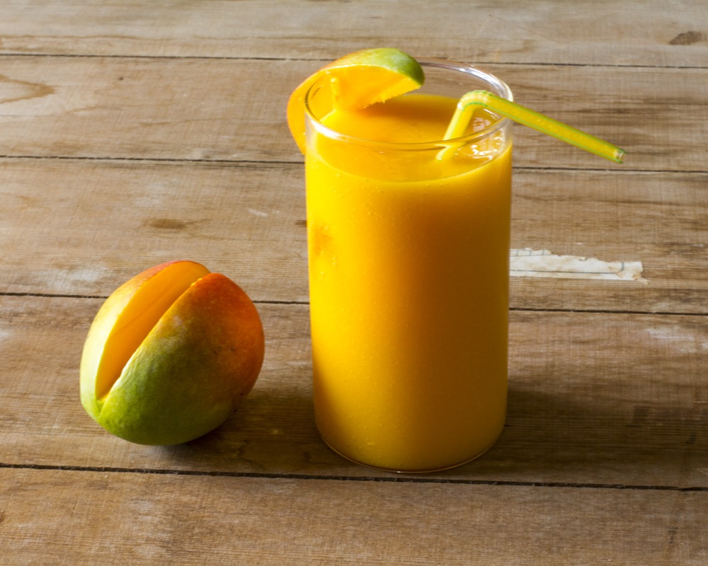 Сок из плода манго содержит множество полезных веществ. 