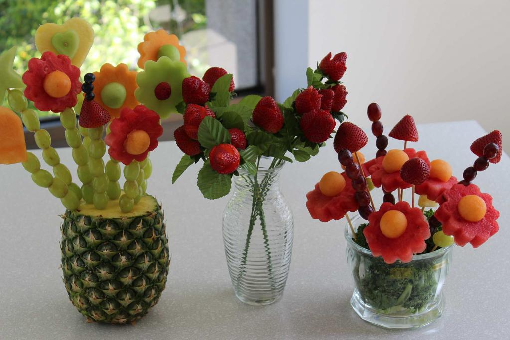 Different variants of fruit bouquets