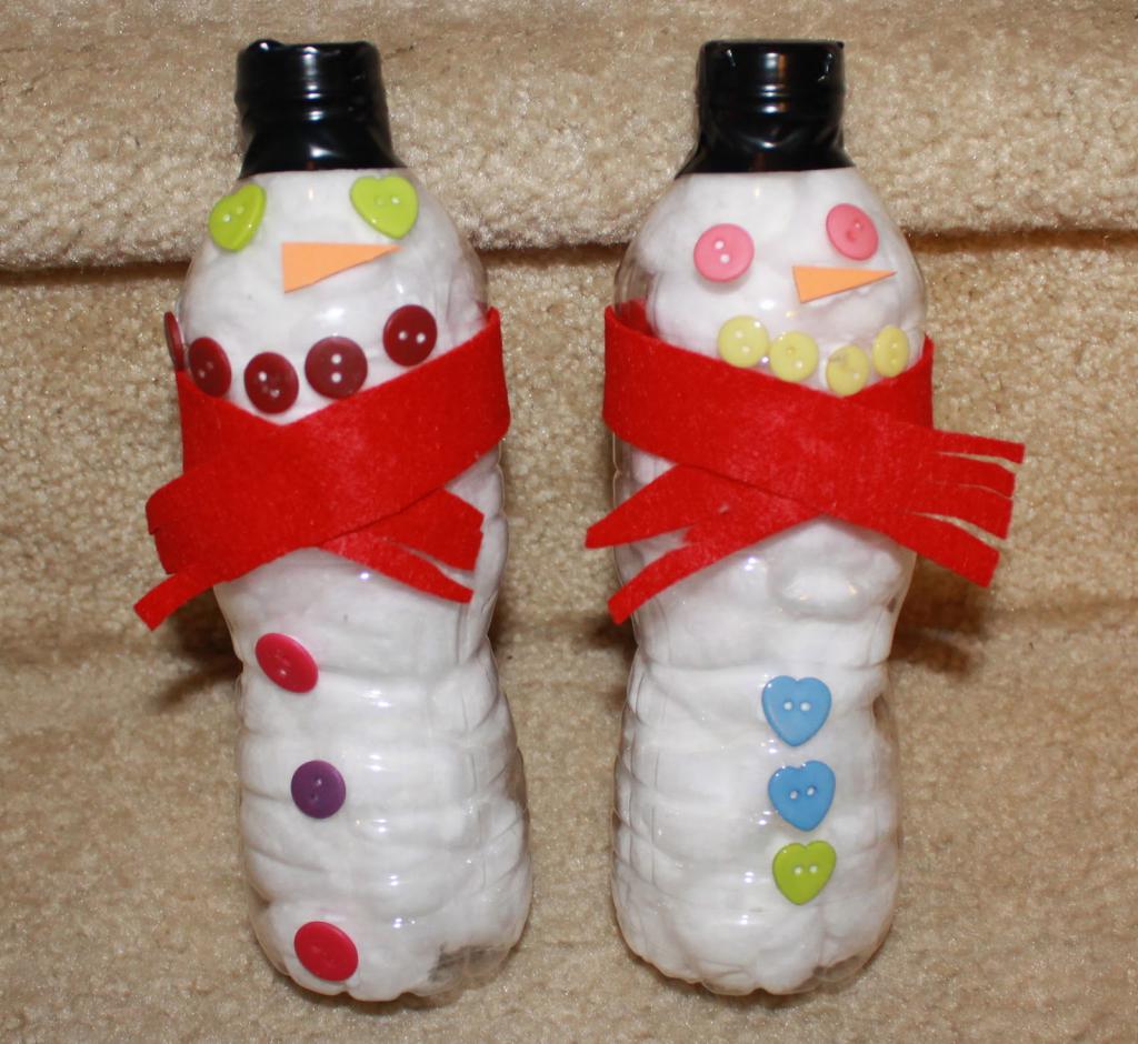 снеговики из пластиковых бутылок