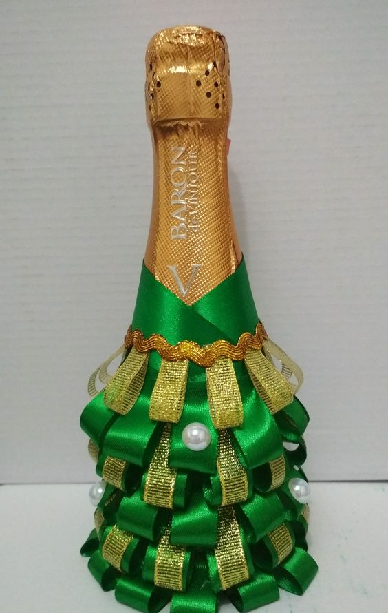 новогодняя елка на бутылке