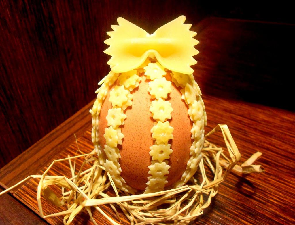 пасхальное яйцо из макарон