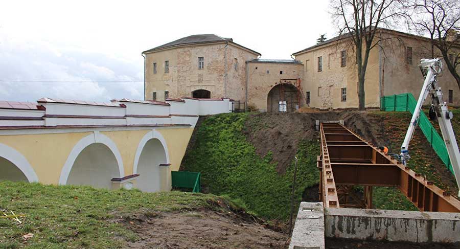 реставрация старого замка