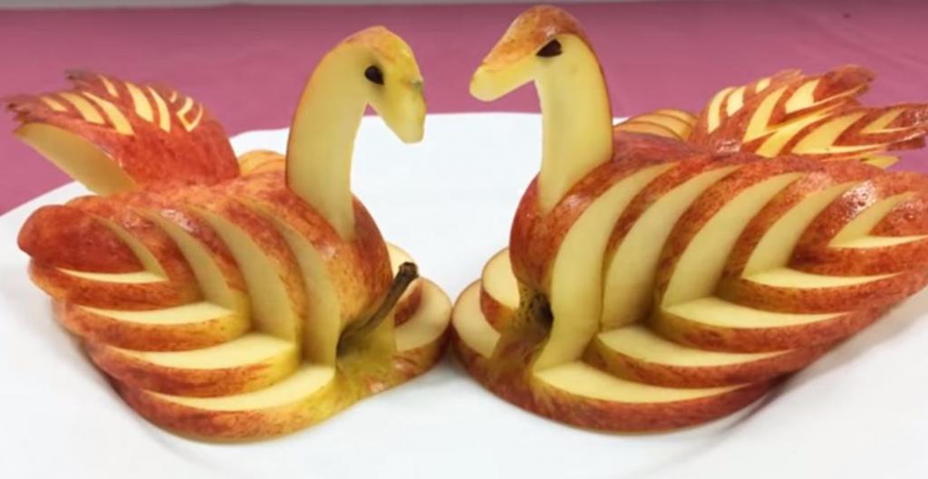 Лебеди из яблок пошагово с фото