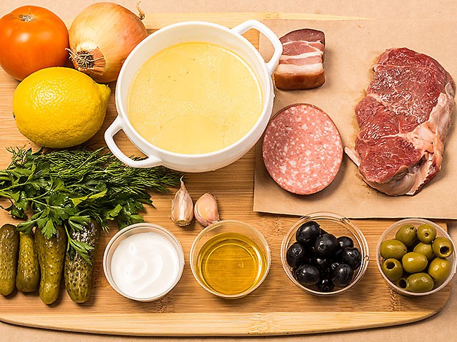 Солянка сборная с колбасой и картошкой рецепт с фото пошагово