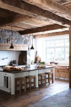 Кухни в стиле шале в деревянном доме
