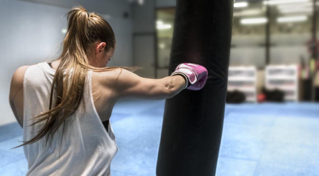 how to box a punching bag for girls