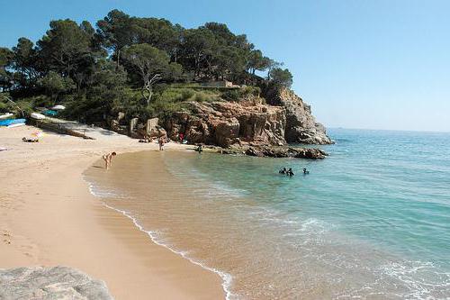 What is the difference between Costa Brava and Costa Dorada