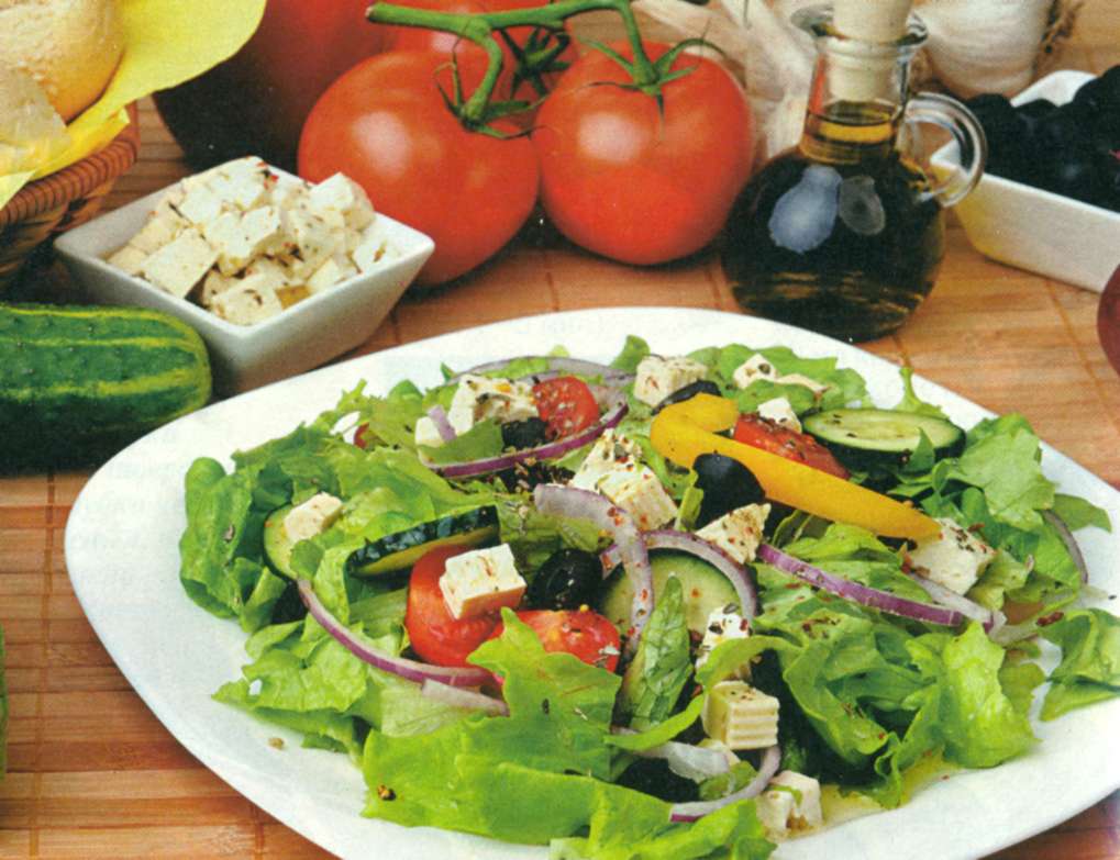 Салат греческий рецепт классический с курицей и помидорами и сухариками рецепт с фото пошагово
