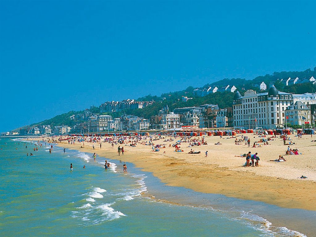 Довиль Франция пляж