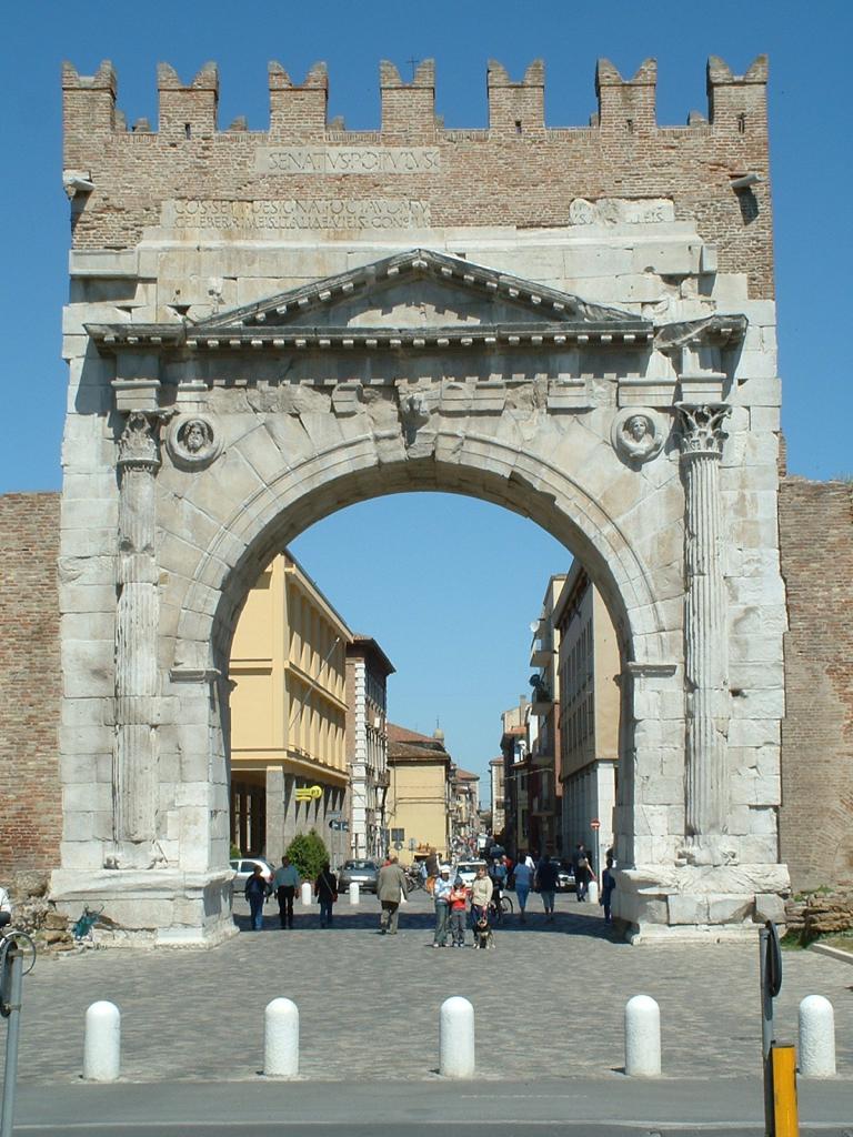 Римини арка императора Августа