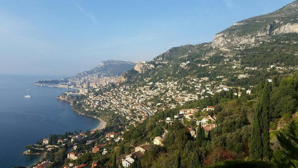 How to get from Monaco to Nice on foot