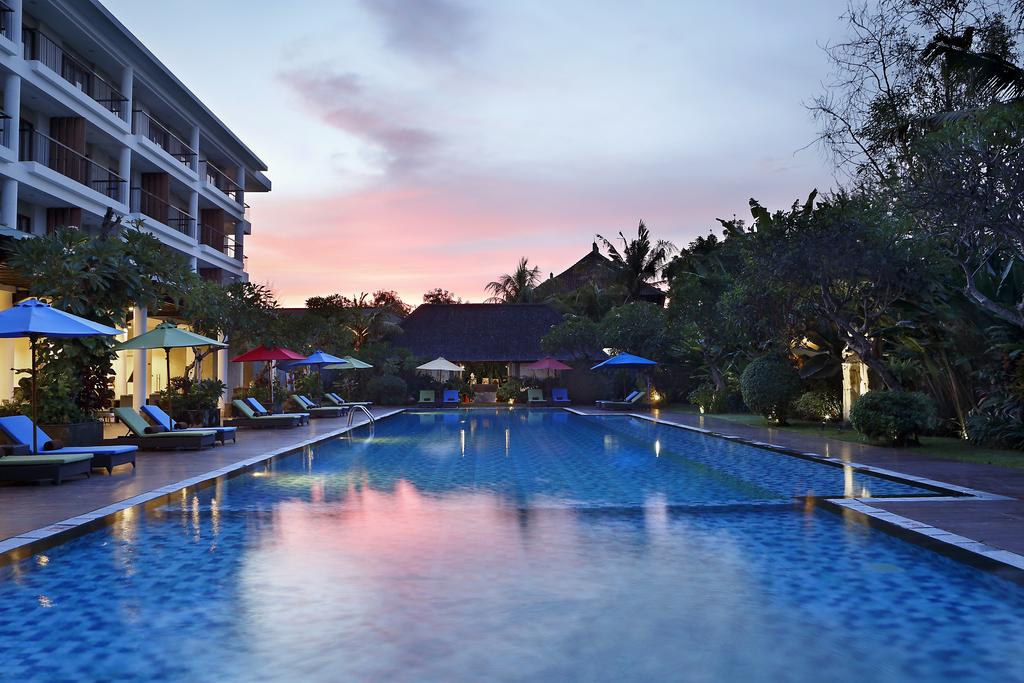 Santika Hotel Siligita Nusa Dua 3 - бассейн