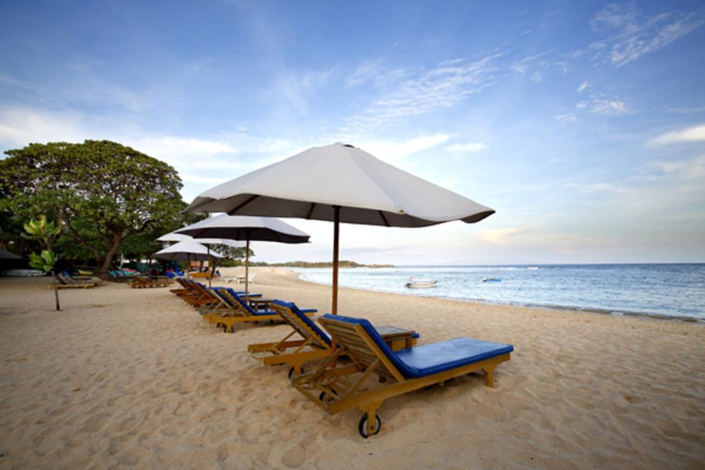 Santika Hotel Siligita Nusa Dua 3* - пляж