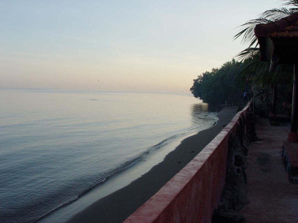 Пляж "Ловина" на Бали
