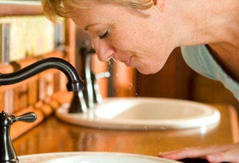 Чем промыть нос при насморке