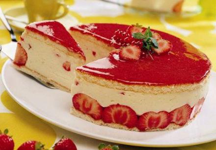 Delicious French Cake with Strawberry Freesier