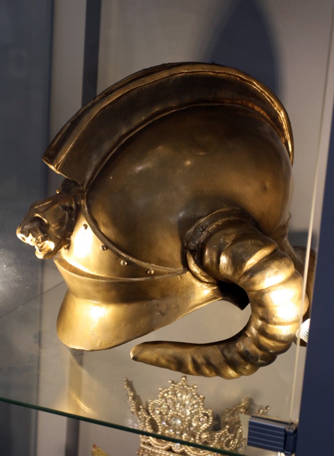 Золотой шлем Александра Македонского