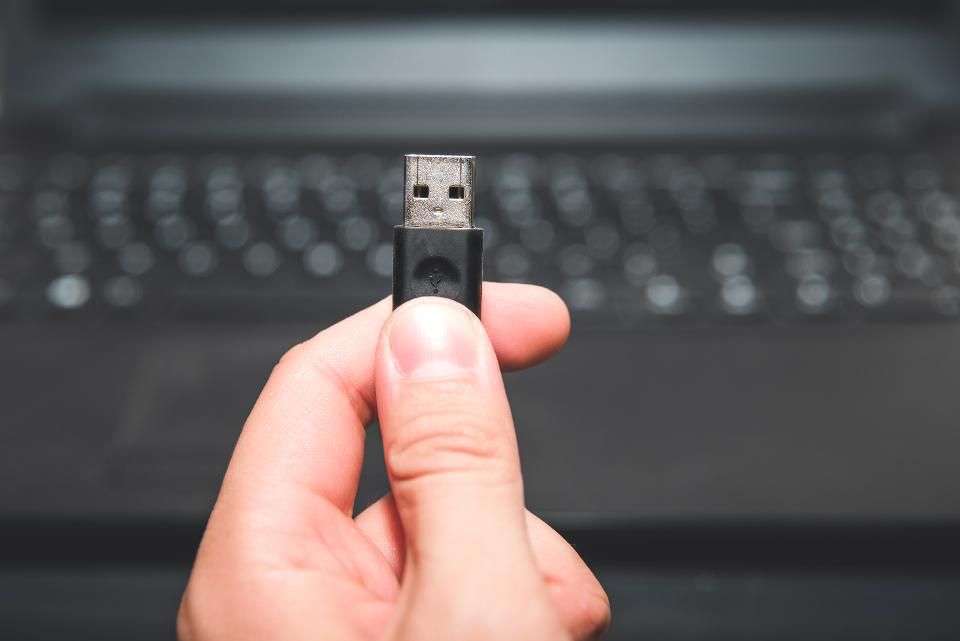 the computer does not see the micro flash drive, what should I do?