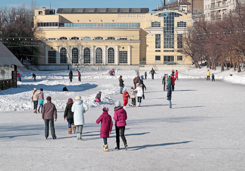 Photo of the rink in the afternoon