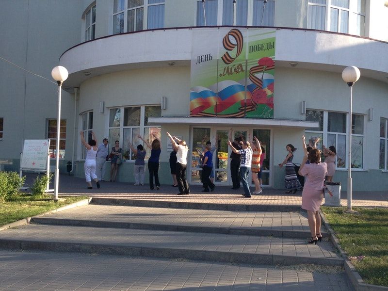 Загсы города таганрог. Дворец молодежи Таганрог. ЗАГС Таганрог Александровская. Дворец молодежи Таганрог ЗАГС. ДК молодежный Таганрог.