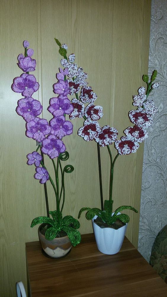 разноцветные орхидеи из бисера