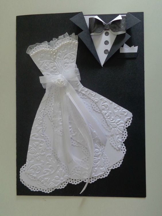 открытка с платьем и костюмом