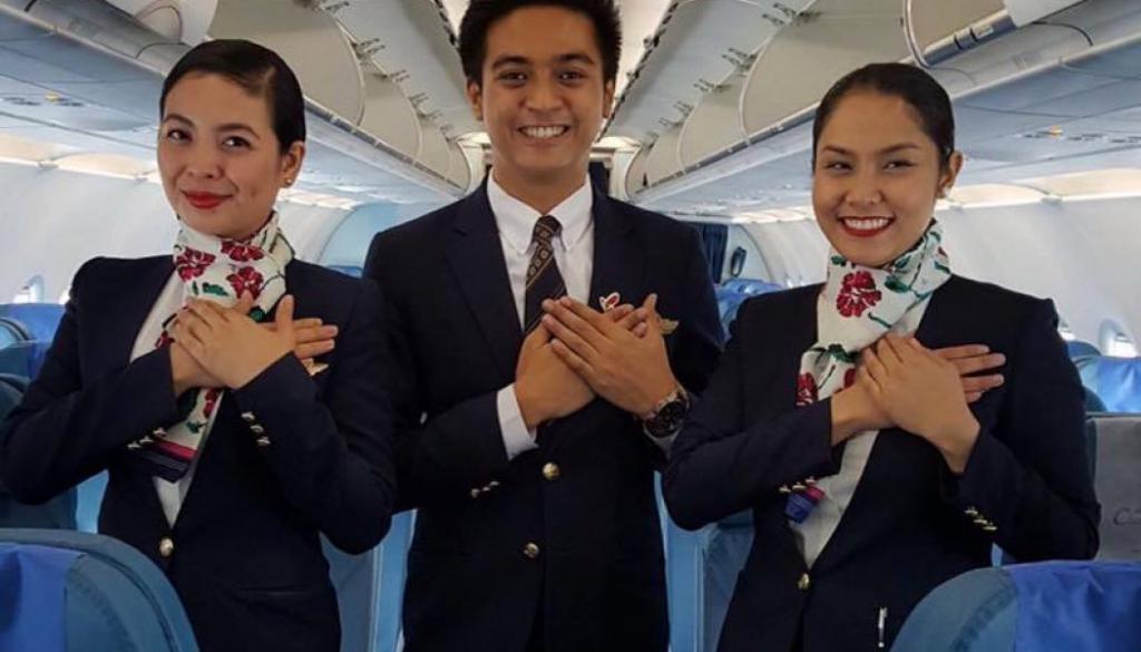 Стюардесса можно после 9 класса. Стюардессы Philippine Airlines. Стюардессы филиппинских авиалиний. Профессия стюардесса. Предметы на стюардессу после 11 класса.