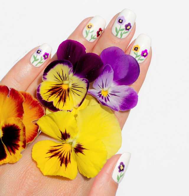 Рисуем цветы на ногтях: разнообразие вариантов, использование шаблона, пошаговая инструкция выполнения работы и правила нанесения рисунка на ногти