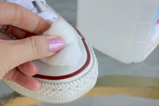 How to whiten the sole on sneakers