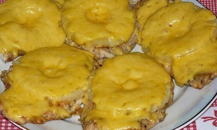Куриная грудка с ананасами и сыром в духовке рецепт с фото