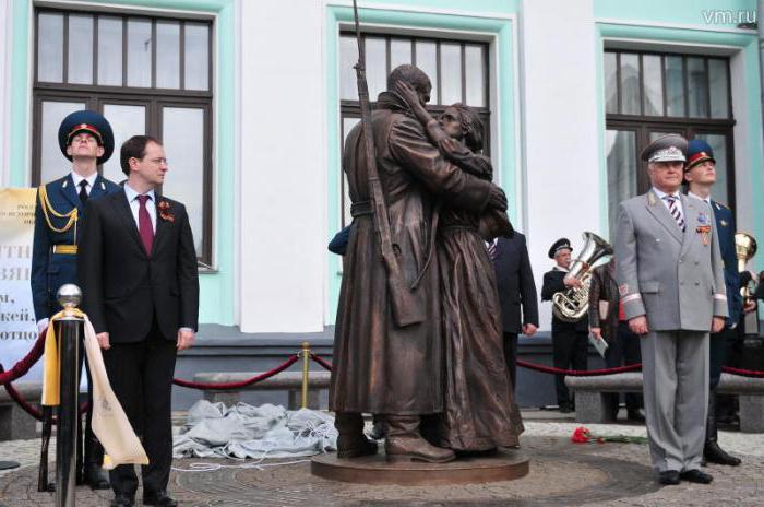 monument "Farewell of the Slav" at the Belorussky railway station