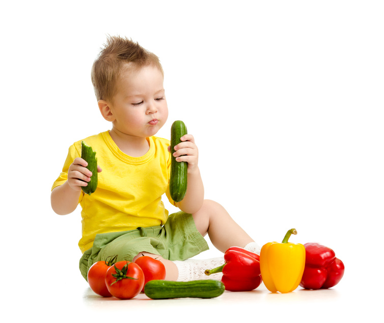 Как научить ребенка есть твердую пищу