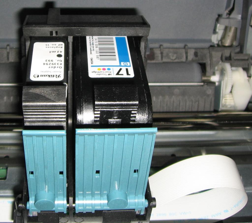 Место установки картриджей струйного принтера