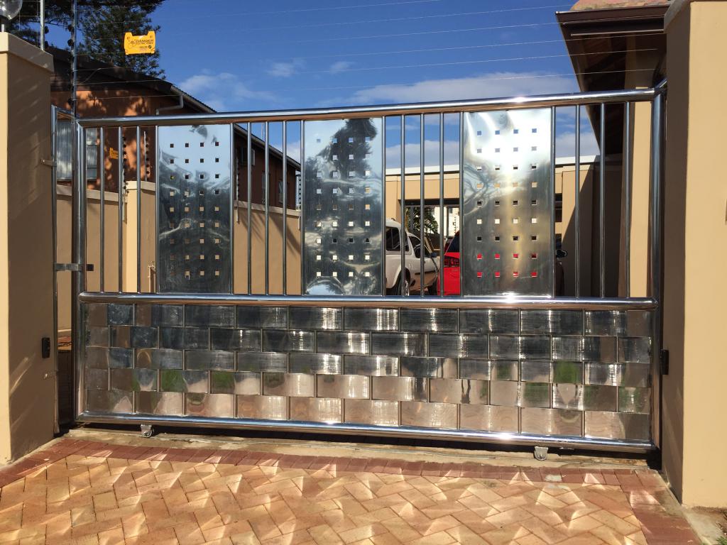 Installation of retractable gate "Dorkhan"