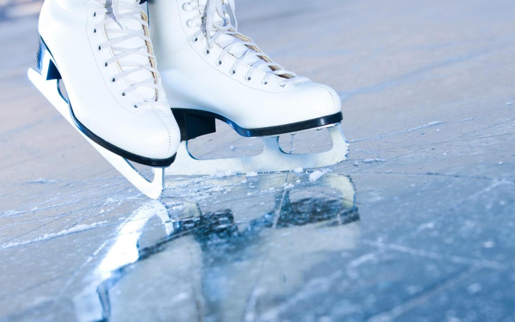 methods of tying shoelaces on skates