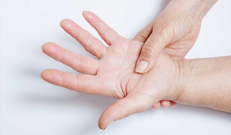 как вылечить синдром щелкающего пальца без операции