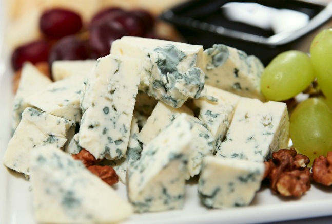 Сыр с плесенью: самые известные сорта